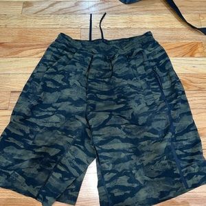 Mens LuLulemon 9 inch shorts pace breaker shorts camo
